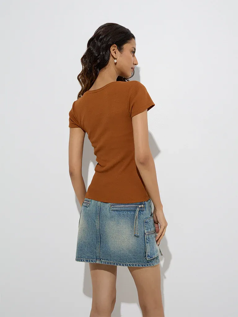 Women’s Ginger-Brown Scoop Neck Fitted T-Shirt - Image 2
