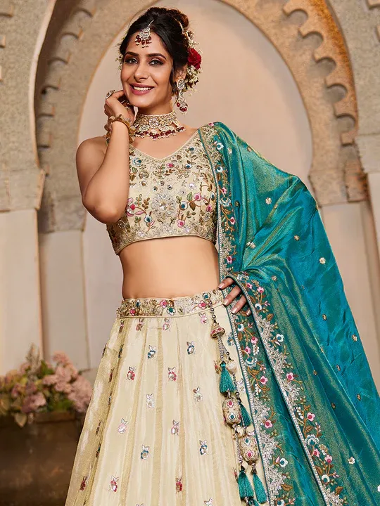 Royal Emerald Green Embroidered Lehenga Choli Set - Image 4